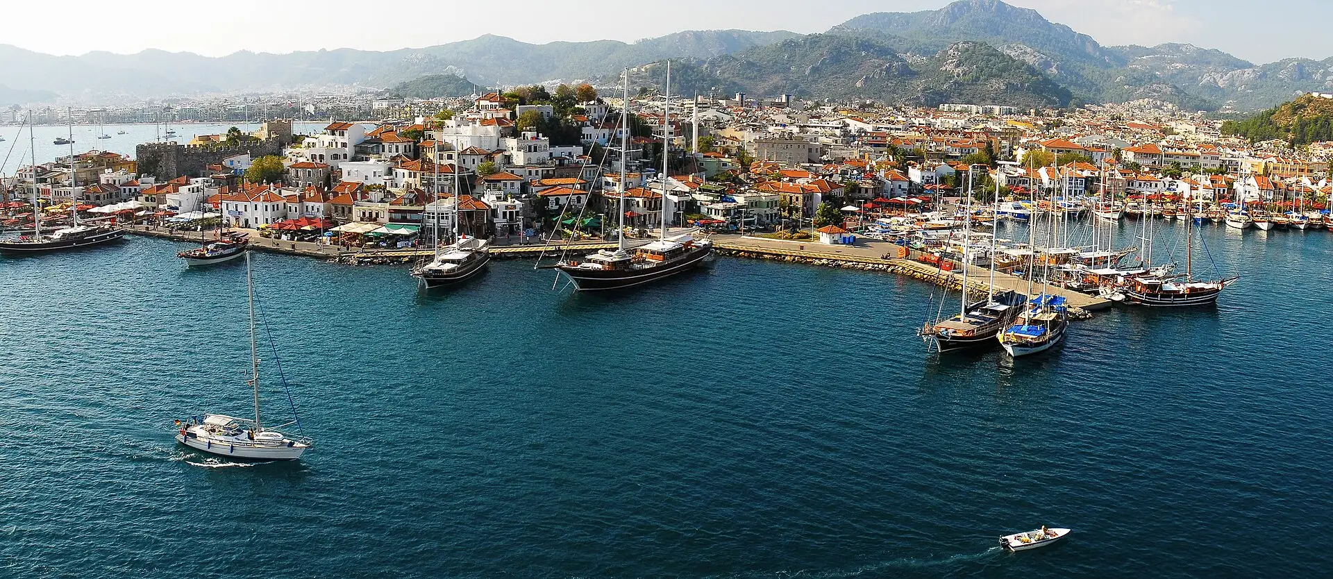 Haven en oude stad van Marmaris