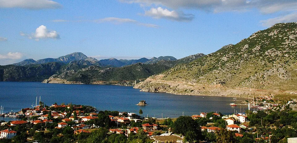Dorp en baai van Selimiye