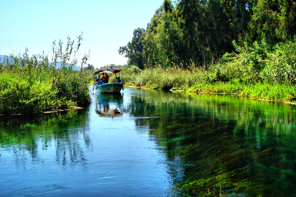 Bateau sur l’Azmak à Akyaka